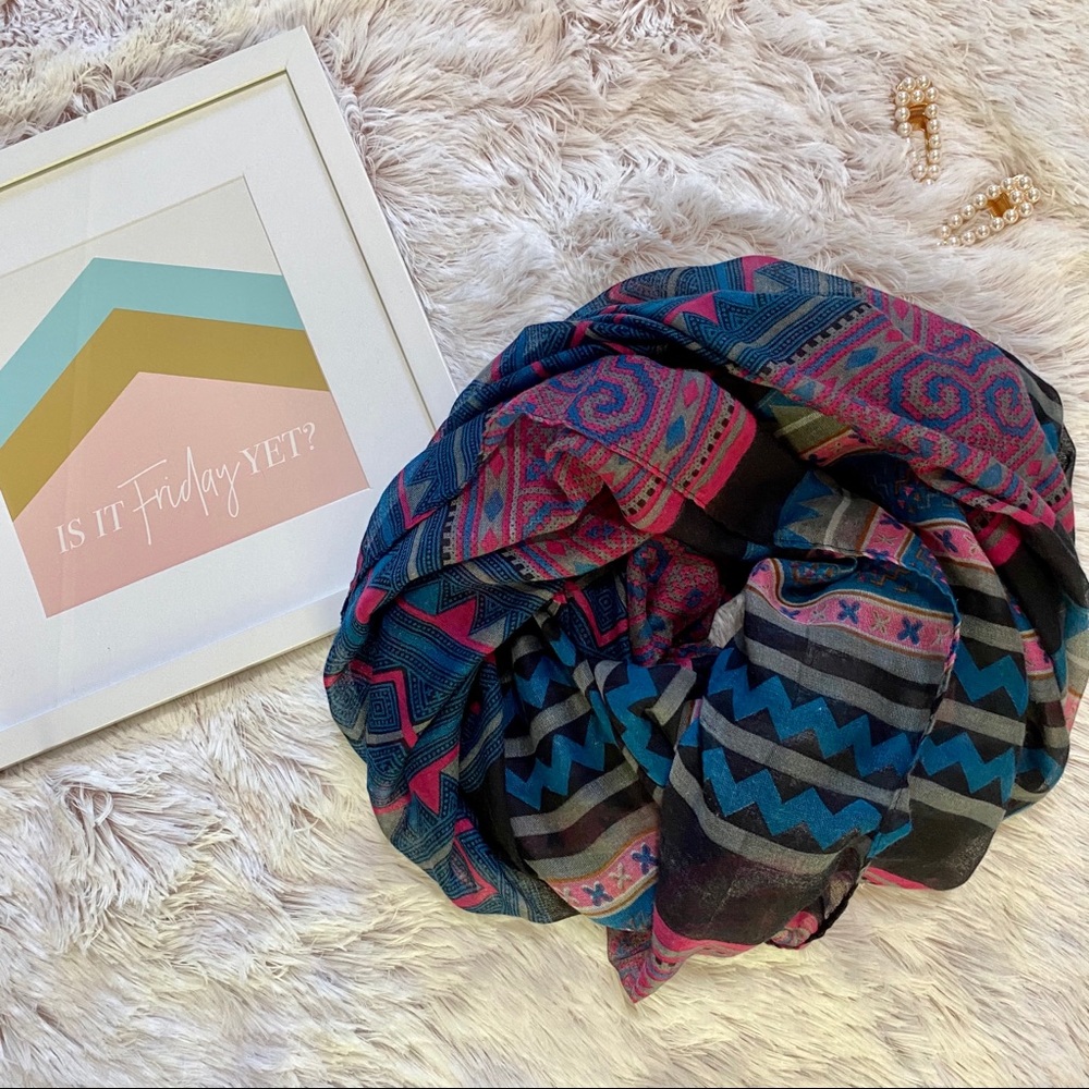 Geometric Patterned Infinity scarf